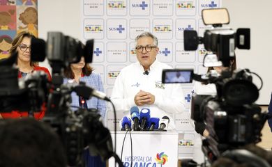 Brasília (DF), 15/05/2025 - O ministro da Saúde, Alexandre Padilha, fala sobre os primeiros atendimentos com o remédio Zolgensma no Sistema Único de Saúde (SUS). O medicamento, um dos mais caros do mundo, é usado para tratar a Atrofia Muscular Espinhal (AME) tipo 1, e foi incorporado ao SUS recentemente. Foto: Bruno Peres/Agência Brasil