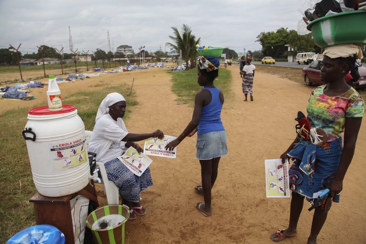 Surto de ebola na África (EPA/Agência Lusa/Direitos Reservados)