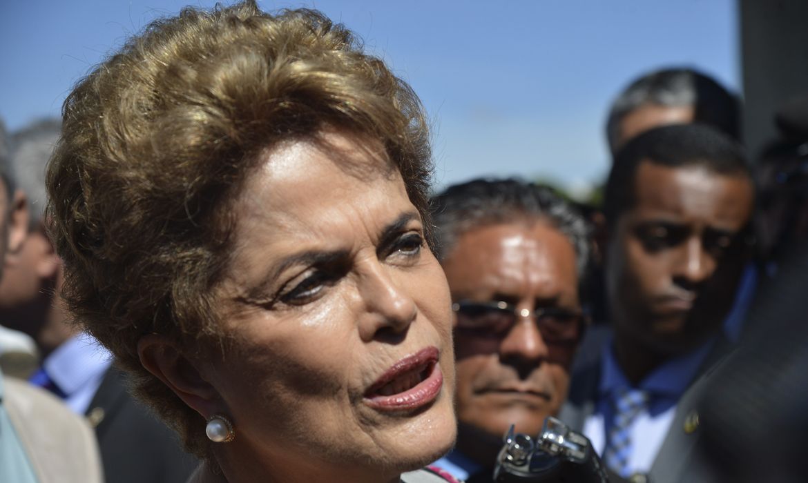 Brasília - A presidenta Dilma defendeu a permanência do PMDB no governo, durante visita as obras de infraestrutura para operação do Satélite Geoestacionário de Defesa e Comunicações Estratégicas, do Centro de Operações Espaciais-COPE/ VI