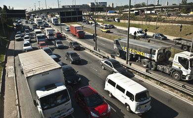 Trânsito congestionado na Marginal do Tietê