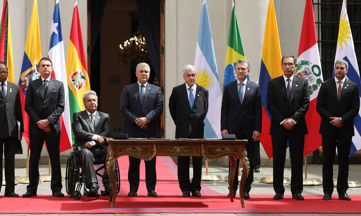 O presidente do Brasil, Jair Bolsonaro, e mais 6 presidentes sul-americanos assinam a Declaração de Santiago, que marca o início do processo de criação do Fórum para o Progresso da América do Sul (Prosul).