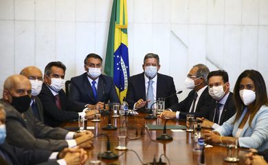 O presidente Jair Bolsonaro durante reunião para entrega da medida provisória do novo Bolsa Família ao presidente da Câmara, Arthur Lira. O programa se chamará Auxílio Brasil.
