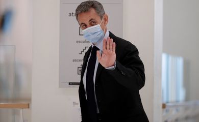 Ex-presidente da França Nicolas Sarkozy é condenado por corrupção e tráfico de influências.