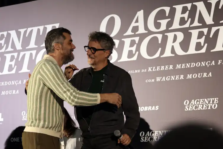São Paulo (SP), 28/10/2025 - Ator Wagner Moura e o diretor Kleber Mendoça Filho durante entrevista coletiva do elenco do filme O Agente Secreto, no hotel Renaissance. Foto: Paulo Pinto/Agência Brasil