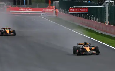 Oscar Piastri e Lando Norris, da McLaren, durante Grande Prêmio da Bélgica de Fórmula 1
27/07/2025 REUTERS/Manon Cruz