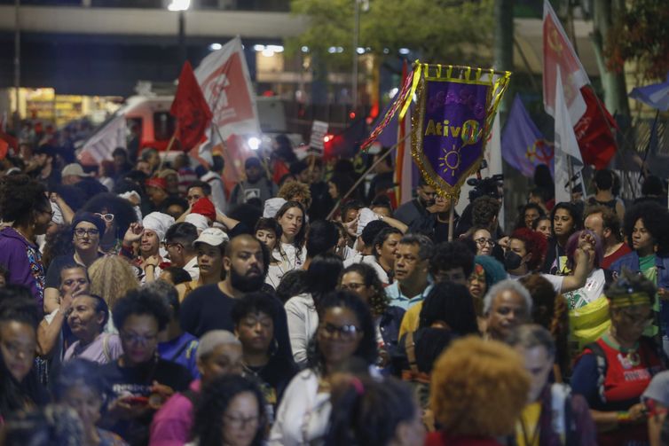 São Paulo (SP) 25/07/2023  - Oitava edição da Marcha das Mulheres Negras de São Paulo.Tema de 2023: “Mulheres negras em marcha por um Brasil com democracia! Sem racismo! Sem violências! Sem anistia para os fascistas! Justiça por Marielle Franco e Luana Barbosa! Por nós, por todas nós, pelo Bem Viver!”. Juliana Gonçalves.
Foto: Paulo Pinto/Agência Brasil
