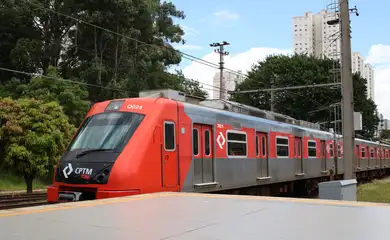 Linha 8 da Companhia Paulista de Trens Metropolitanos - CPTM, operada pela ViaMobilidade, na estação Domingos de Moraes.