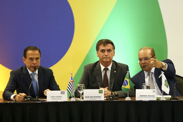 O governador eleito de São Paulo, João Doria, o presidente eleito Jair Bolsonaro, e o governador eleito do Distrito Federal, Ibaneis Rocha, participam de Fórum de Governadores eleitos e reeleitos, em Brasília.