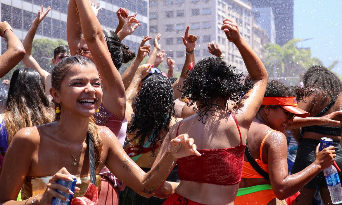 Rio de Janeiro (RJ), 22/02/2025 – Bloco da favorita anima o pré-carnaval no centro do Rio de Janeiro. Foto: Tomaz Silva/Agência Brasil