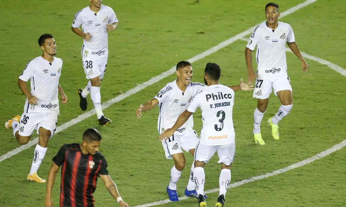 Copa Libertadores - Qualification - First Leg - Santos v Deportivo Lara