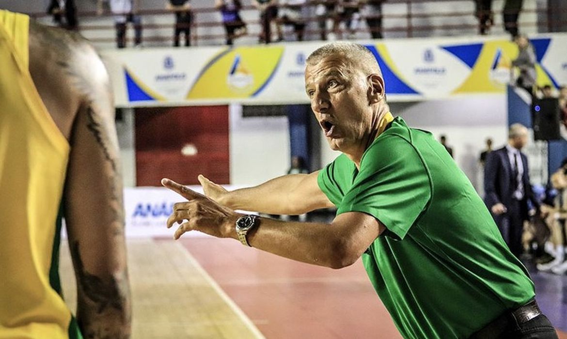 Novo técnico convoca Seleção Brasileira masculina de basquete para