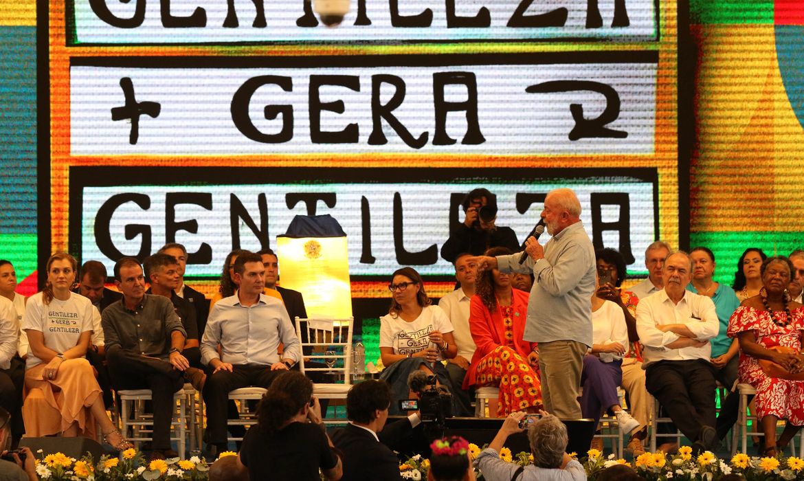 Viva Maria: Profeta Gentileza inspira o Dia Mundial da Gentileza Viva Maria: Profeta Gentileza inspira o Dia Mundial da Gentileza