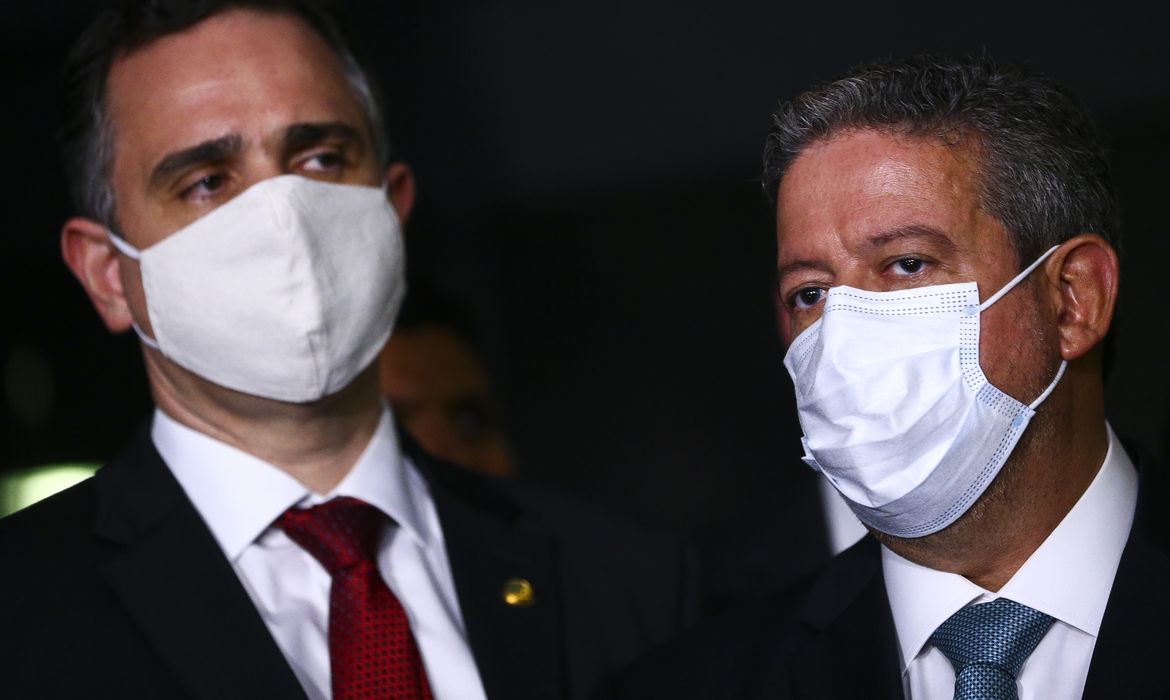 Os presidentes do Senado Federal, Rodrigo Pacheco, e da Câmara dos Deputados, Arthur Lira, durante declaração após entrega da medida provisória que trata da privatização da Eletrobrás.