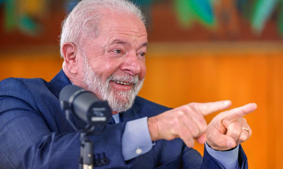 Brasília (DF), 11.07.2023 - Presidente Lula é entrevistado por Marcos Uchoa no programa Conversa com o Presidente, no Palácio do Alvorada. Foto: Ricardo Stuckert/PR