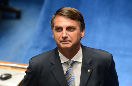 Brasília - O deputado Jair Bolsonaro durante promulgação da Emenda Constitucional 77, que permite médicos militares trabalharem no SUS  (Antonio Cruz/Agência Brasil)