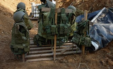 Faixa de Gaza. 15/11/2023  Soldados israelenses fazem exercício de treinamento em meio ao conflito em curso entre Israel e o grupo palestino Hamas. REUTERS/Evelyn Hockstein.JPG