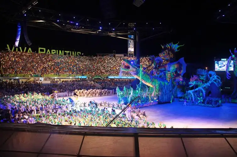 Bianca Paiva/Agência Brasil O boi Caprichoso, na primeira noite do Festival de Parintins