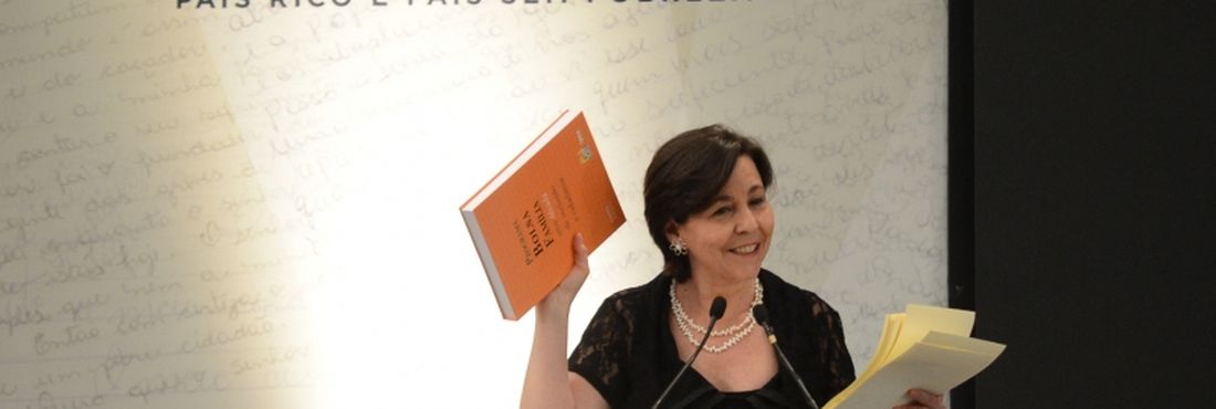 Brasília – A ministra do Desenvolvimento Social e Combate à Fome, Tereza Campello, durante ato comemorativo aos dez anos do Programa Bolsa Família, no Museu da República
