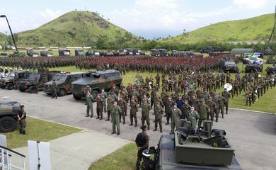 O Comando Conjunto realiza cerimônia de encerramento das atividades, no Campo de Parada General Zenóbio da Costa, na Vila Militar, O evento contará com mais de 3 mil militares da Marinha, Exército e Força Aérea.