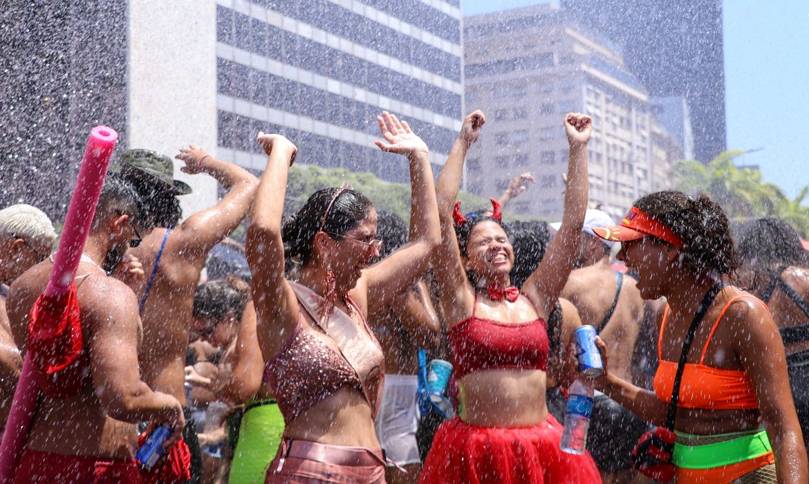 Rio de Janeiro (RJ), 22/02/2025 – Bloco da favorita anima o pré-carnaval no centro do Rio de Janeiro. Foto: Tomaz Silva/Agência Brasil