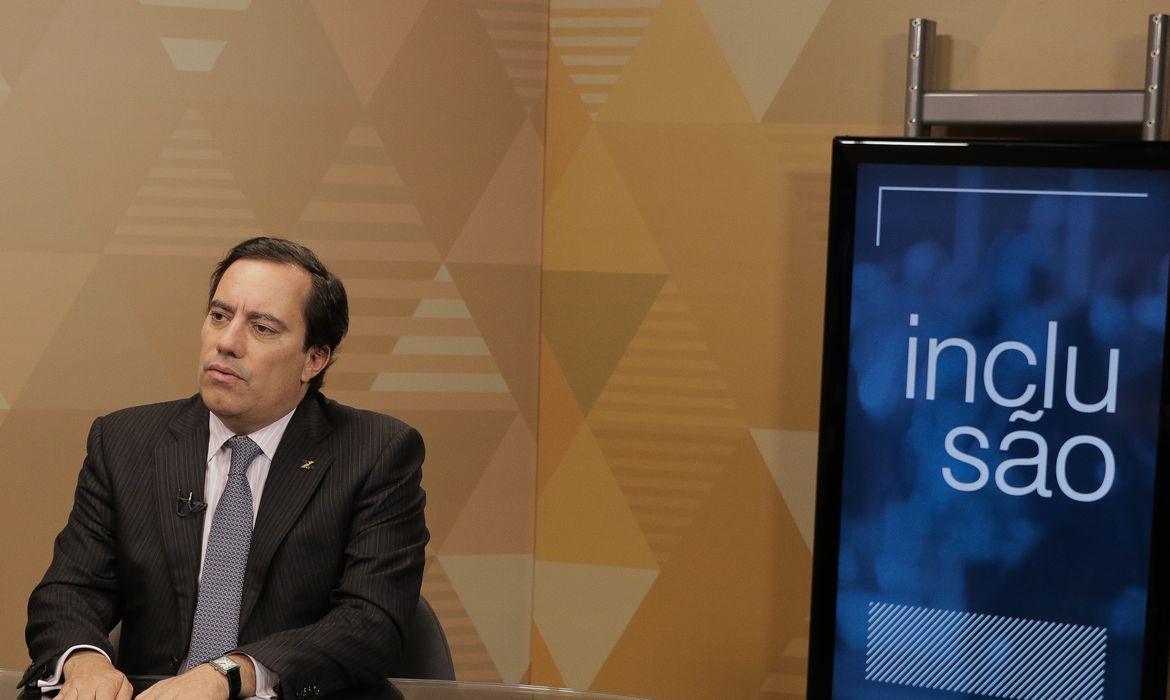 O presidente da Caixa Econômica Federal, Pedro Guimarães, grava o programa Em Pauta da TV Brasil.