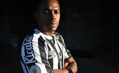 Robinho foi anunciado neste sábado pelo Santos