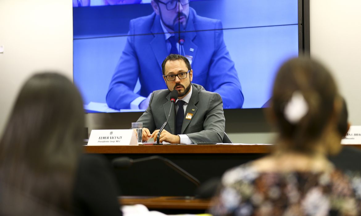 O presidente do Instituto Nacional de Estudos e Pesquisas Educacionais Anísio Teixeira (Inep), Elmer Coelho Vicenzi, participa de audiência pública na Comissão de Educação da Câmara para debater as condições para realizar o Enem 2019.