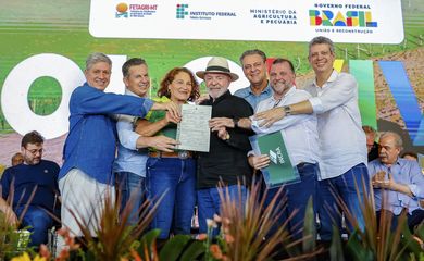24.05.2025 - Presidente da República, Luiz Inácio Lula da Silva, durante a cerimônia de lançamento do Programa Solo Vivo e de entrega de Máquinas Agrícolas, no Assentamento Santo Antônio da Fartura. Campo Verde - MT.
 Foto: Ricardo Stuckert / PR
