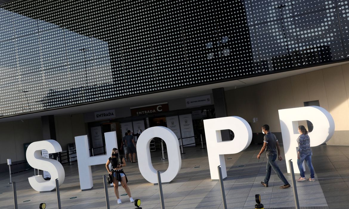 Reuters/Ricardo Moraes Shoppings do Rio voltam a abrir hoje, mas com horário reduzido