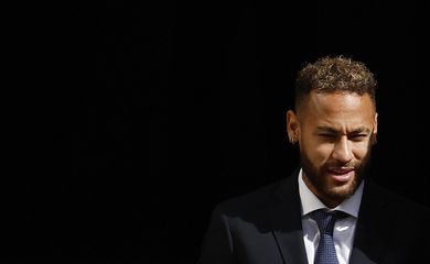 Neymar deixa tribunal em Barcelona
