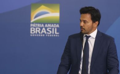 O ministro das Comunicações, Fábio Faria  participa da cerimônia para apresentar a meta de instalação de novos 12 mil pontos de Wi-Fi Brasil em escolas da rede pública no país.