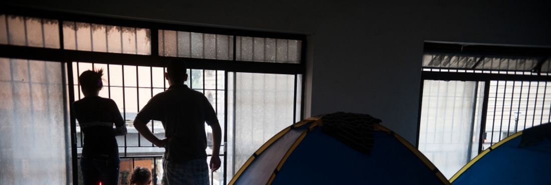 Cerca de 320 famílias integrantes do Movimento dos Sem Teto do Sacomã (MSTS) ocupam um prédio privado na região central da capital