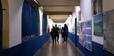 corredor de escola publica 