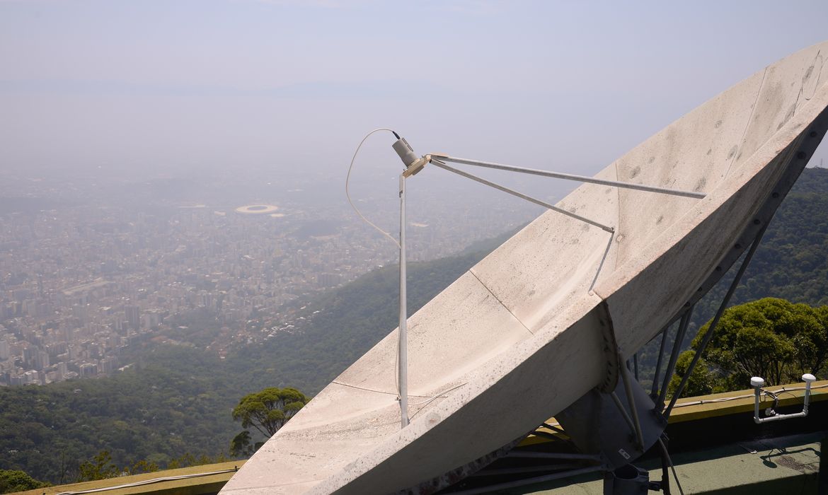 A TV Brasil, no Rio de Janeiro, passa a operar a partir de hoje (1º) com um novo transmissor no Sumaré, que trará uma amplitude de sinal na capital fluminense. 