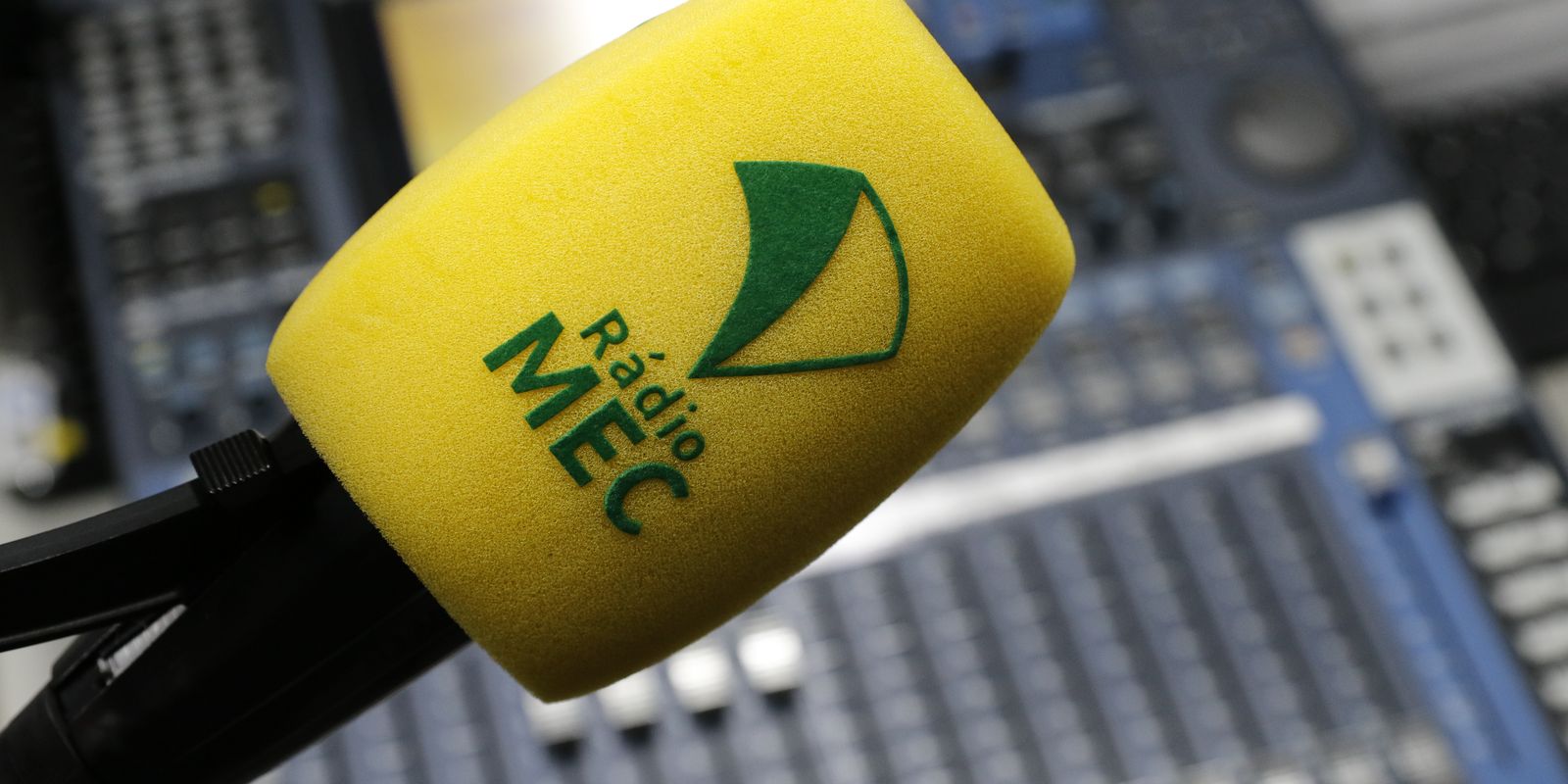 Rádio MEC estreia temporada de crônicas de Ruy Castro e Heloisa Seixas