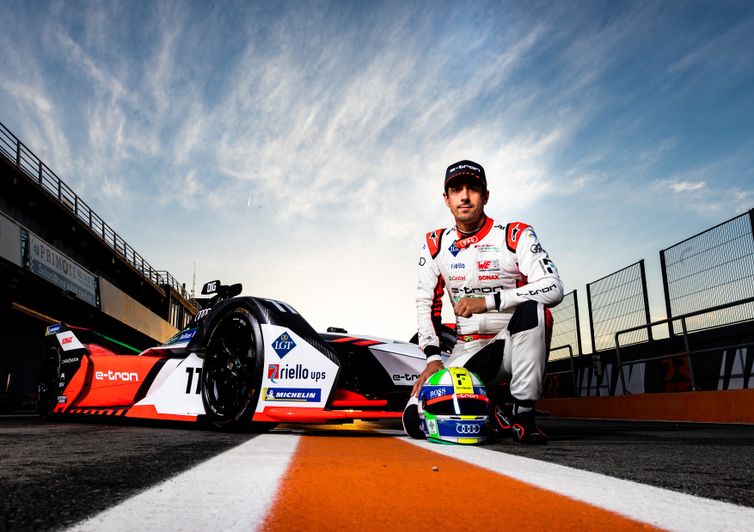 O piloto ,Lucas Di Grassi, de 36 anos, disputa a temporada deste ano da Fórmula E, de carros elétricos - Divulgação/Audi Communications Motorsport