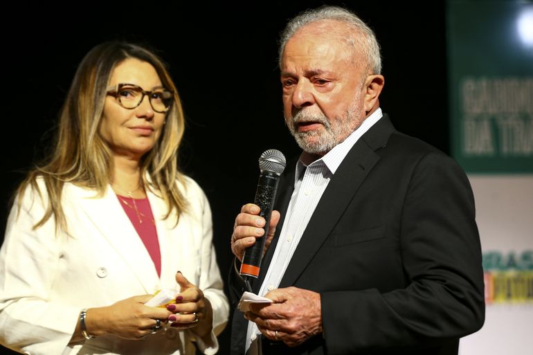 O Presidente Eleito, Luiz Inácio Lula Da Silva, E Sua Esposa, Rosângela ...