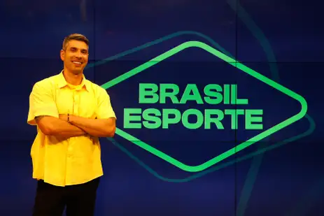 Maurício Costa é um dos apresentadores da revista eletrônica Brasil Esporte