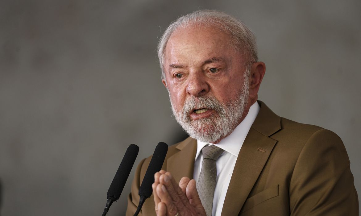 https://imagens.ebc.com.br/JS73uy4BbvbeZrhPyWRlpJjtRUA=/1170x700/smart/https://agenciabrasil.ebc.com.br/sites/default/files/thumbnails/image/2026/03/12/lula-combustiveis-bdm-mc_abr_12032026-6.jpg?itok=cgO5bYSF