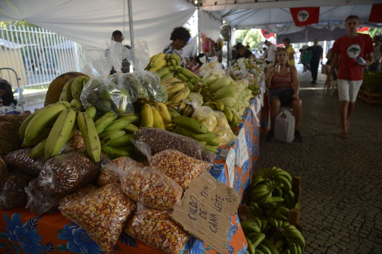 Rio de Janeiro (RJ) 18/12/2023 – Abertura da 15ª Feira da Reforma Agrária, de produtos agrícolas de assentados e acampados ligados ao MST e cooperativas, no Largo da Carioca. Foto: Fernando Frazão/Agência Brasil