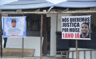 Ato em memória do congolês Moïse Kabagambe é realizado no quiosque onde ele morreu após ser espancado, na Barra da Tijuca, na zona oeste do Rio de Janeiro