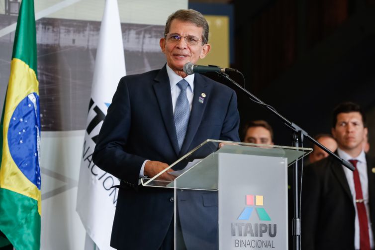 Novo diretor-geral brasileiro da Itaipu Binacional, General Joaquim Silva e Luna, discursa durante cerimônia de posse.