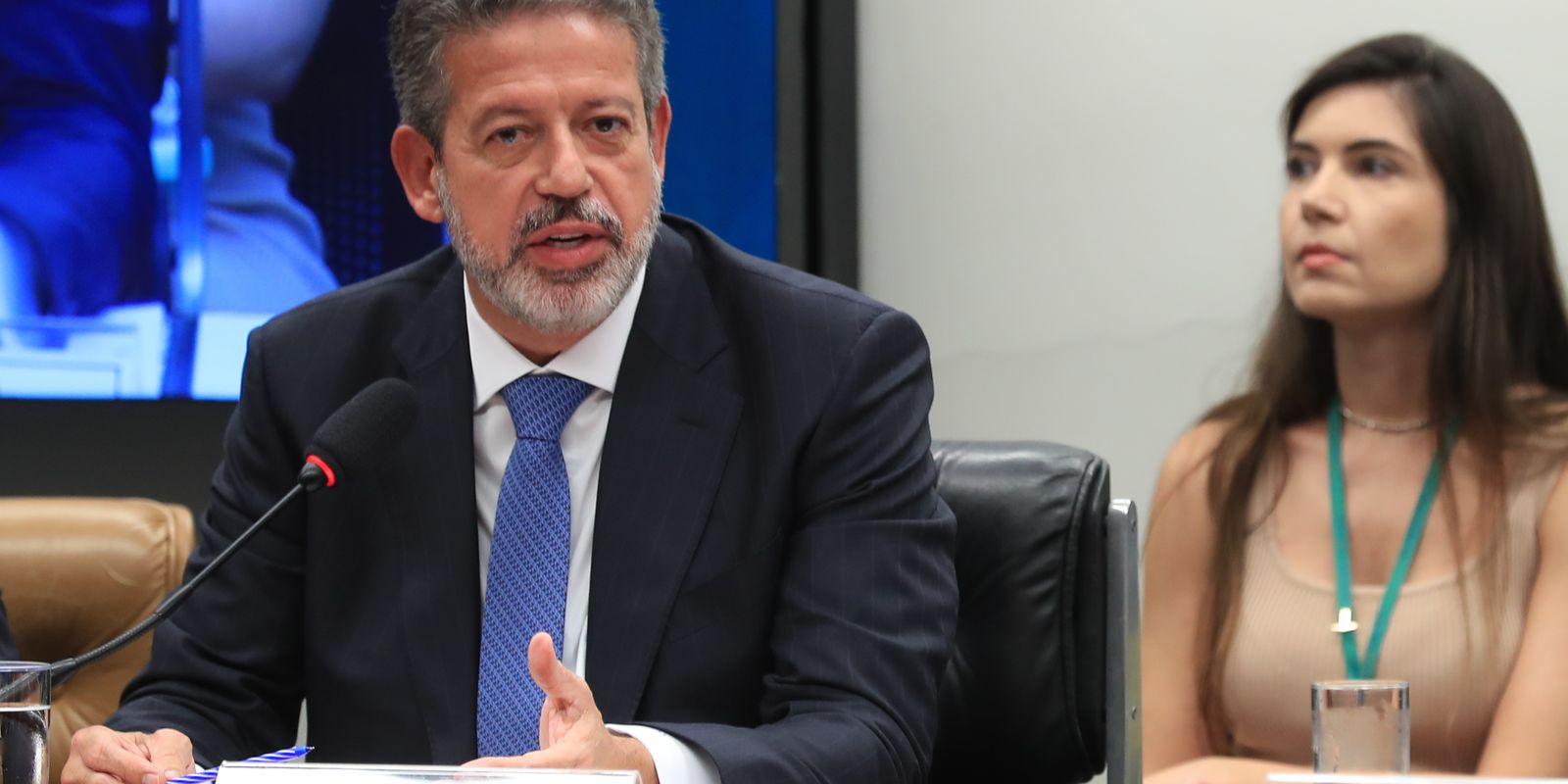 Lira amplia redução parcial de IR para quem ganha até R$ 7.350 Lira amplia redução parcial de IR para quem ganha até R$ 7.350