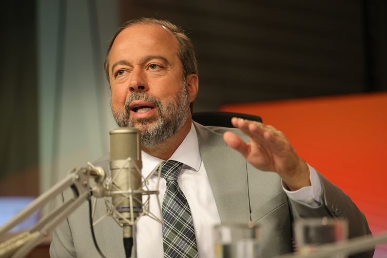 Brasília (DF) 14/10/2025 - O ministro de Minas e Energia, Alexandre Silveira, dá entrevista ao programa Bom Dia, Ministro  Foto: Fabio Rodrigues-Pozzebom/ Agência Brasil