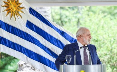 Presidente Luiz Inacio Lula da Silva discursa no Uruguai