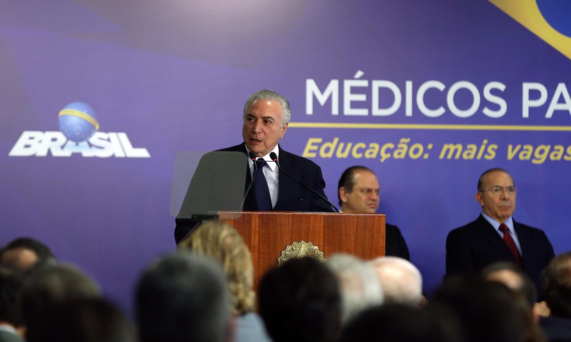 Brasília - O presidente Michel Temer durante cerimônia de assinatura de ato que autoriza criação de novos cursos de medicina no país (Valter Campanato/Agência Brasil)