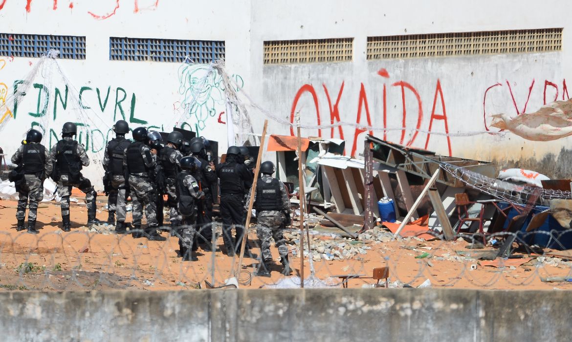 Policiais do Batalhão de Choque invadem a Penitenciária Estadual de Alcaçuz, no Rio Grande do Norte