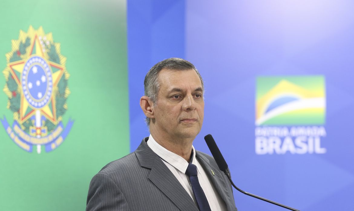 O porta-voz da Presidência da República, Otávio  Rêgo Barros, fala à imprensa, no Palácio do Planalto