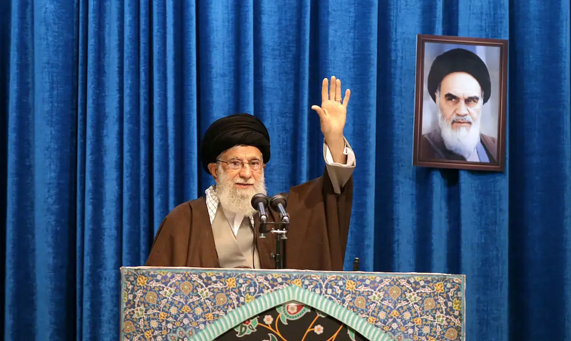 Iran's Supreme Leader Ayatollah Ali Khamenei gestures as he delivers Friday prayers sermon, in Tehran, Iran January 17, 2020. Official Khamenei website/Handout via REUTERS ATTENTION EDITORS - THIS IMAGE WAS PROVIDED BY A THIRD PARTY. NO RESALES.