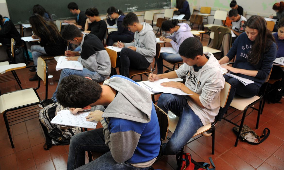 Novo ensino médio começa a ser implementado este ano | Agência Brasil